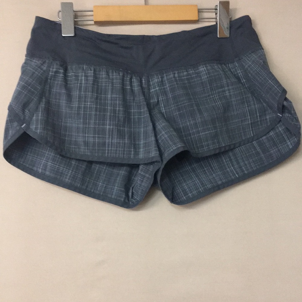 Lululemon Women’s Gray/Purple Plaid Run Speed Short. Sz 6